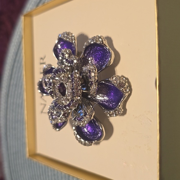 NAPIER BRAND BEAUTIFUL PURPLE AND SILVERTONE FLORAL FASHION JEWELRY PIN/BROOCH - Picture 14 of 16